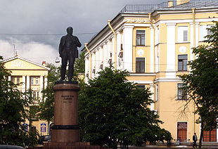 Lenin statue (Kolpino).jpg